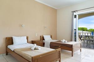 Sandy Maria studio 202