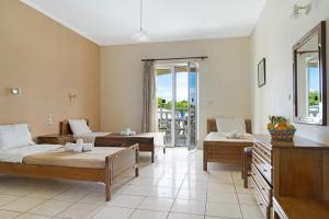 Sandy Maria studio 203