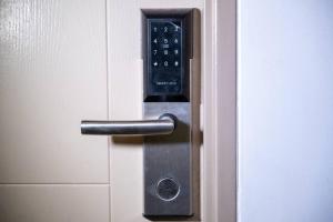 2BR Fully Air-Conditioned Staycation PLUS Free Parking