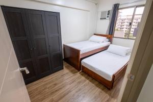 2BR Fully Air-Conditioned Staycation PLUS Free Parking