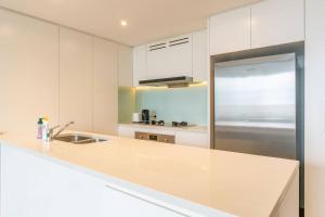 Direct Water View Walk to Supermarket 1 Car Space