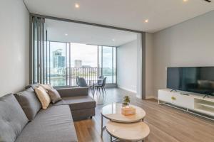 Direct Water View Walk to Supermarket 1 Car Space