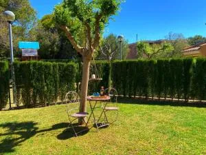 Casa con jardín privado, BBQ y piscina comunitaria - Pratdip