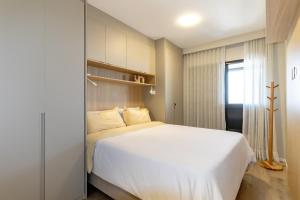 Charme Pinheiros e Jardins com piscina, cama queen