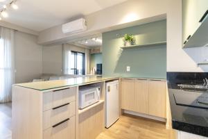 Charme Pinheiros e Jardins com piscina, cama queen