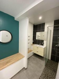 Maisons de vacances Villa balneaire a 300m de la mer Piscine&SPA : photos des chambres