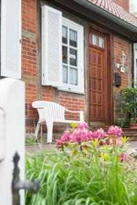 Elbwiesenhaus mit schönen Garten