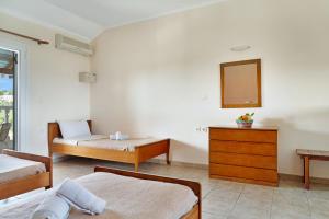 Sandy Maria studio 402