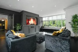 Luxury 6 Bedroom Mansion - Hot Tub - Large Garden - Shenstone - Star-link Internet - 40ST - Shenstone