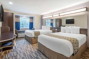 Queen Room with Two Queen Beds - Non-Smoking room in Microtel Inn & Suites by Wyndham Brooksville