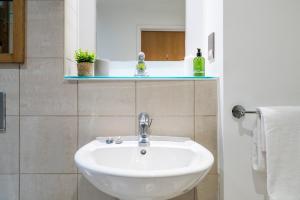 2BR Central Flat W Free Parking