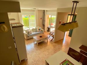 Casa con jardín privado, BBQ y piscina comunitaria