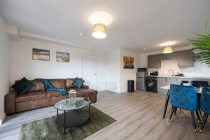 East Village 1 Bed Apartment in Belfast w Balcony