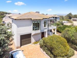 Par Excellence Villa by Host Agents