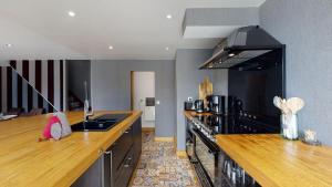 Villas Chaignonnieres Roulotte 19pers jacuzzi 15min mer : photos des chambres