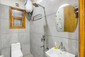 Peacefulhuts 1BHK nr. Yashobhoomi ICC and Airport