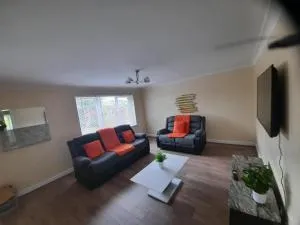 Cozy 4-bed House in Walmley - Erdington