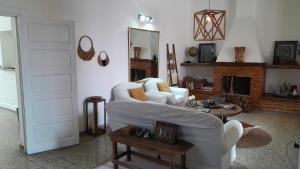 Casa amplia y confortable, totalmente amoblada, quincho con asador, excelente ubicación