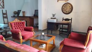 Casa amplia y confortable, totalmente amoblada, quincho con asador, excelente ubicación