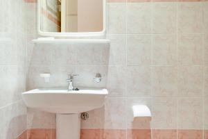 Sandy Maria studio 604