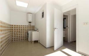 Cozy Apartment In Orihuela With Wifi