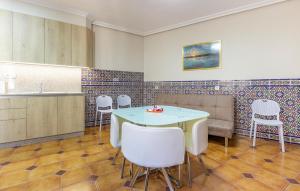 Cozy Apartment In Orihuela With Wifi