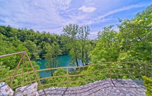 Cozy Home In Donji Zvecaj With Kitchen