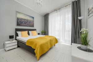 Wrocław Center Apartment Close to the Market and Park with Parking & Air Conditioning by Renters Prestige
