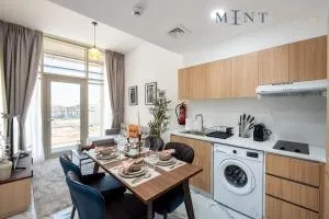 Oasis 2, Masdar City, Abu Dhabi - Mint Stay - Yas Island