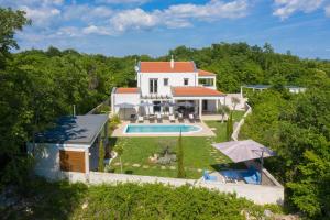 Villa Unica for 8 People in Central Istra, very quiet and luxurious retreat only 15 minutes from azure blue sea