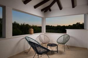 Villa Unica for 8 People in Central Istra, very quiet and luxurious retreat only 15 minutes from azure blue sea