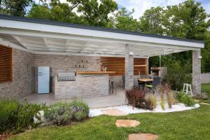 Villa Unica for 8 People in Central Istra, very quiet and luxurious retreat only 15 minutes from azure blue sea