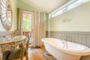 Juliet Lodge - Bledington