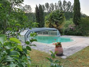 Maisons de vacances Grande maison avec jardin, tennis et piscine prives dans le calme dun vieux village lotois : photos des chambres