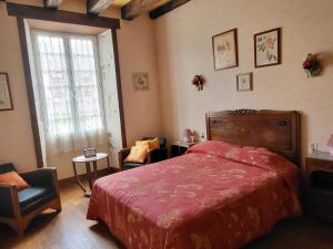 Maisons de vacances Grande maison avec jardin, tennis et piscine prives dans le calme dun vieux village lotois : photos des chambres