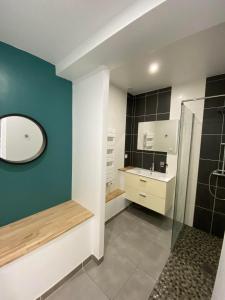 Maisons de vacances Villa balneaire a 300m de la mer Piscine&SPA : photos des chambres