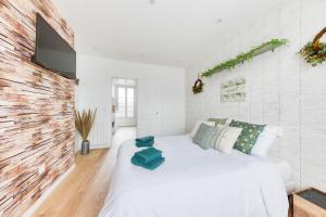 Face au métro 13 - 26 m2 refait à neuf