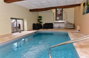 Maisons de vacances Mon Petit Paradis, Piscine Interieure Chauffee Privative : photos des chambres