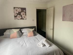 Big 5 bedroom house in Biddenham with 3 bathrooms