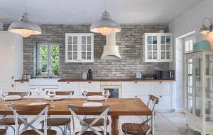 Rustic Villa Peran with outdoor pool in Tinjan