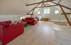 1 Bedroom Awesome Home In Horred