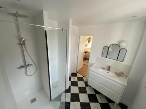 Sejours chez l'habitant L-Ecrin de Famille Maison Mer & Bourg Gold Beach : photos des chambres