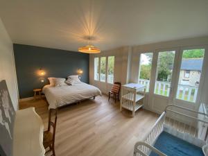 Sejours chez l'habitant L-Ecrin de Famille Maison Mer & Bourg Gold Beach : photos des chambres