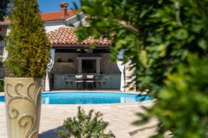 Villa Marianne with heated pool