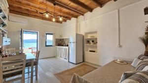 Nostromo Sirma & on Thalassa