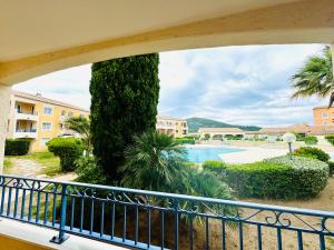 Studio et cabine, 4 personnes,mer, piscine, tennis, les issambres