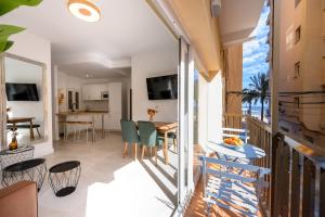 First line, 1min to sea, city center by 10ToSea