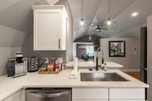 Close to Stadiums, Downtown Cincy, & more, 1BR Apt