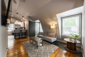 Close to Stadiums, Downtown Cincy, & more, 1BR Apt