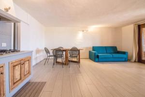 GuestHost - Sea View Apartment with Veranda!